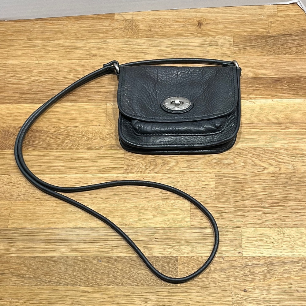 Fossil Pebbled Black Leather w/ Silver Tone Hardware Mini Crossbody Purse Bag